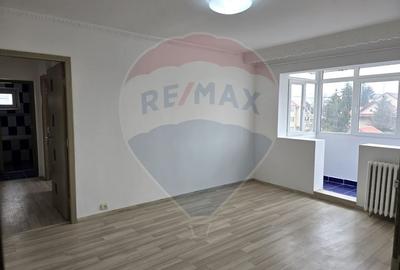 Apartament cu 3 camere semidecomandat în Zimbru