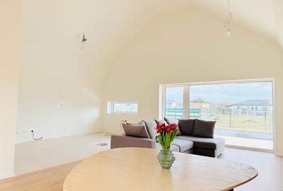 Casă cu 4 camere în Otopeni