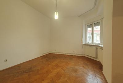 Vanzare apartament 4 camere -  Victoriei Str. Occidentului - 1