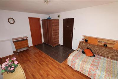 Garsoniera de vanzare in zona Penny Obor , etaj 3 (mansarda) - 3