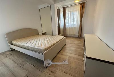 Apartament cu 3 camere semidecomandat, mobilat în Central