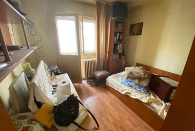 Apartament cu 3 camere semidecomandat, mobilat în Rahova