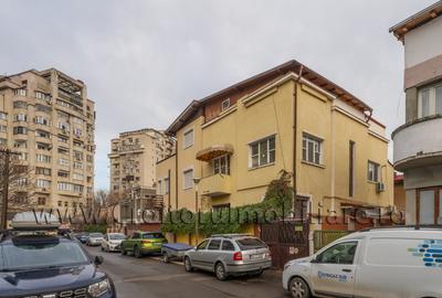 CENTRAL -Alba Iulia Vanzare 2 apartamente in vila! Garaj si locuri de parcare!