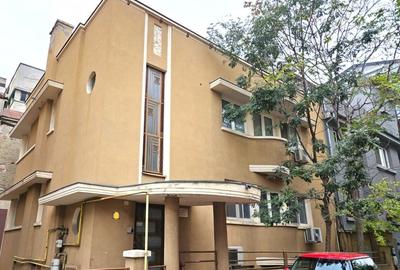 Birou, 85 mp în Victoriei