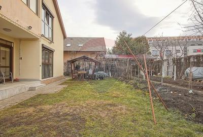 Casă / Vilă cu 4 camere de vânzare în zona Tractorul - 23