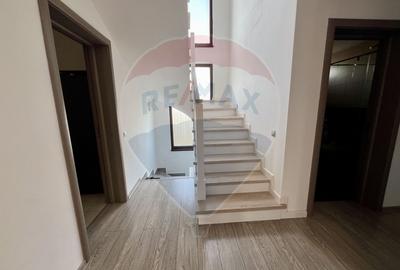 Casă  de vanzare - 10