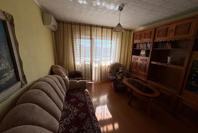 Apartament cu 4 camere decomandat, mobilat în Craiovița Nouă