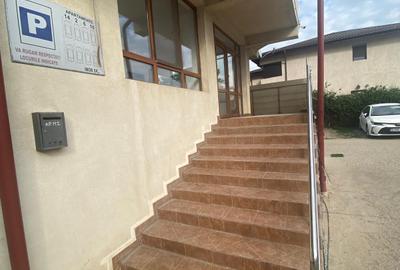 Apartament spatios, parter inalt, bloc nou, loc parcare, comision 0 - 13