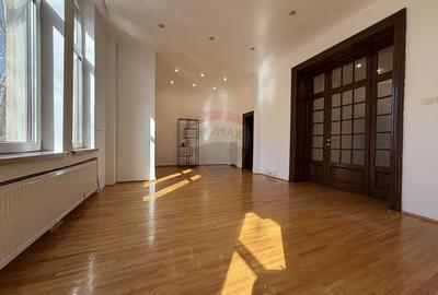 Apartament cu 4 camere semidecomandat, mobilat în Dorobanți