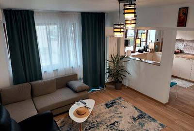 Apartament 2 camere de închiriat – Piața Ovidiu | Vedere spre piață - 3
