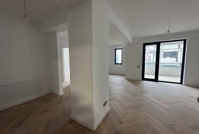 Apartament cu 4 camere în Pipera