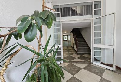 Bulevardul Decebal-Vanzare apartament 3 camere-centrala proprie ! Ideal birou!