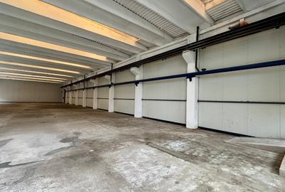 Închiriez spatiu industrial 990 MP - 5,5 euro /mp /luna +TVA - 7