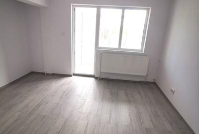 De vanzare apartament cu 2 camere, central. et. 3, 79.900 euro - 4