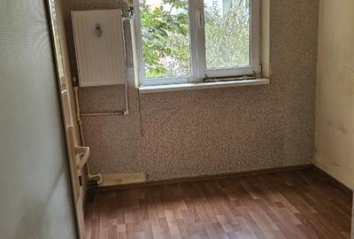 Apartament cu 3 camere semidecomandat în Tomis Nord