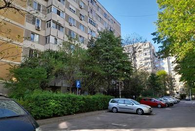 DUMBRAVA NOUA, MISCA PETRE, 52 MP ETAJ 1/8 BLOC 1983 - 1