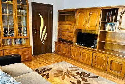 Apartament cu 2 camere semidecomandat, mobilat în UMT