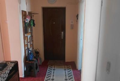 Apartament cu 3 camere decomandat, mobilat în Est