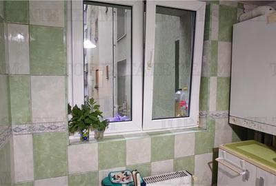 Apartament de 4 camere, cu centrala proprie, foarte spatios, in Militari, la 2 m - 20