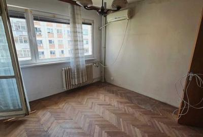 Apartament cu 3 camere semidecomandat în Titan