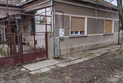 Casă cu 3 camere în Moșnița Veche