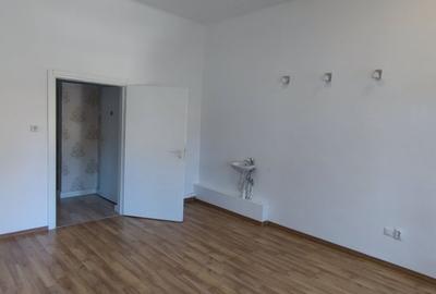 Birou, 38 mp în Central