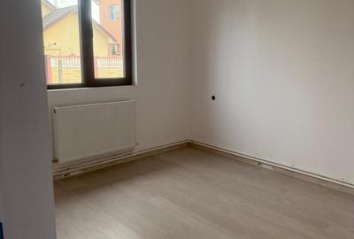 Agenție imobiliară vindem casă la sol cu patru camere în Năvodari - 4