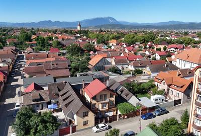 Casă individuală de vânzare | P+E+M | Central | Cristian - 16