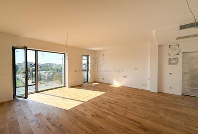 Apartament cu 4 camere semidecomandat în Băneasa