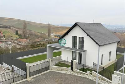 Vand casa cu 4 camere, 2 bai, suprafata utila 140 si teren 500 mp - 1