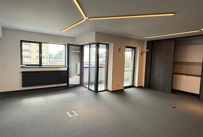 Apartament cu 3 camere semidecomandat în Barbu Văcărescu