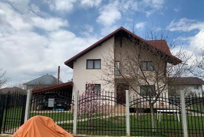 Casă cu 5 camere în Tărlungeni