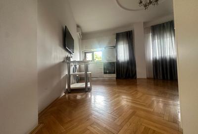 Apartament cu 2 camere semidecomandat, mobilat în Calea Victoriei