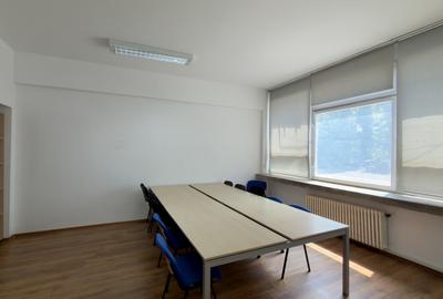 Birou, de 43.00 mp, în Universitate