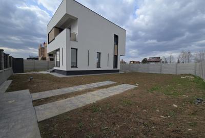 Casă cu 4 camere în Berceni