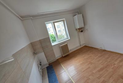 Vand apartament 2 camere et.2 Gojdu - 3