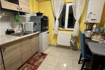 Apartament cu 2 camere decomandat în Nicolina