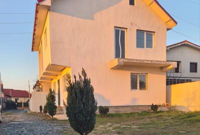 Casă cu 4 camere în Central