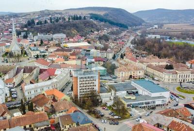 De vanzare Hotel, nefunctional, 70 camere + teren 3590 mp, Dej - 20