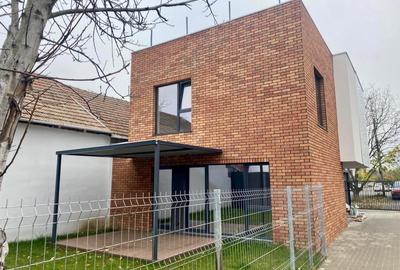 Casă individuală cu 4 camere în Buziașului