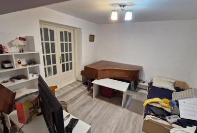 Casa Rogerius singur in curte, amenajata in doua apartamente - 4