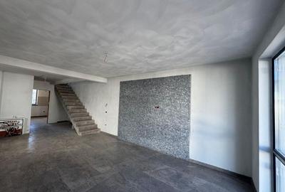 Duplex cu 3 camere în Periferie