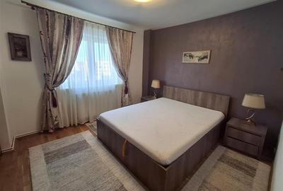 Apartament cu 3 camere decomandat în Sub Arini
