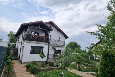 Casa cu etaj la cheie - 1