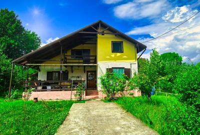 Casă individuală cu 4 camere în Central