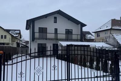 Casă cu 4 camere în Turnișor