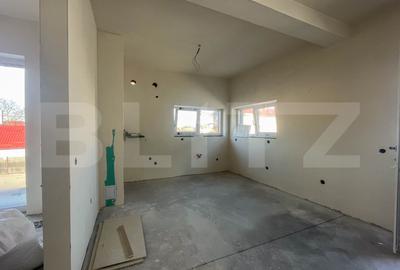 Apartament cu 4 camere semidecomandat în Mărăști