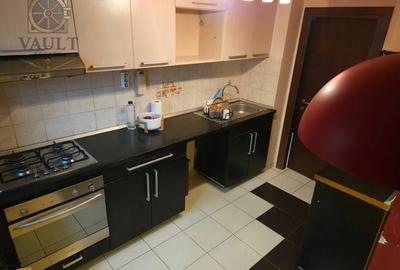 Apartament cu 3 camere decomandat, mobilat în Ozana