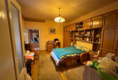 Casa independenta , vintage de vanzare , 300 mp cu teren de 1493 mp Sancrariul d - 7