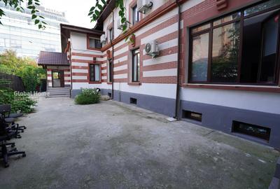 Casă individuală cu 12 camere în Victoriei